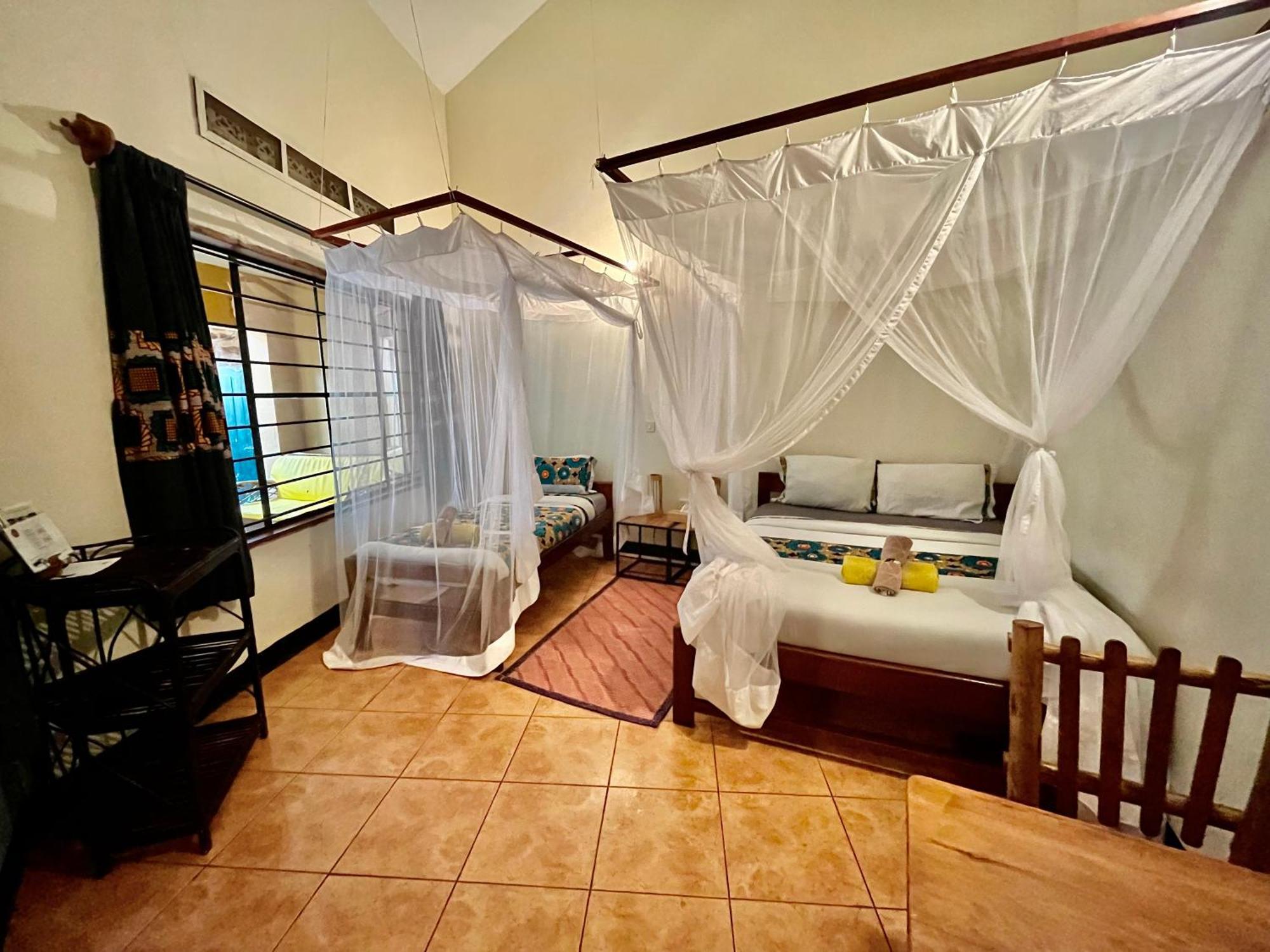 Viavia Entebbe Hotel Ngoại thất bức ảnh