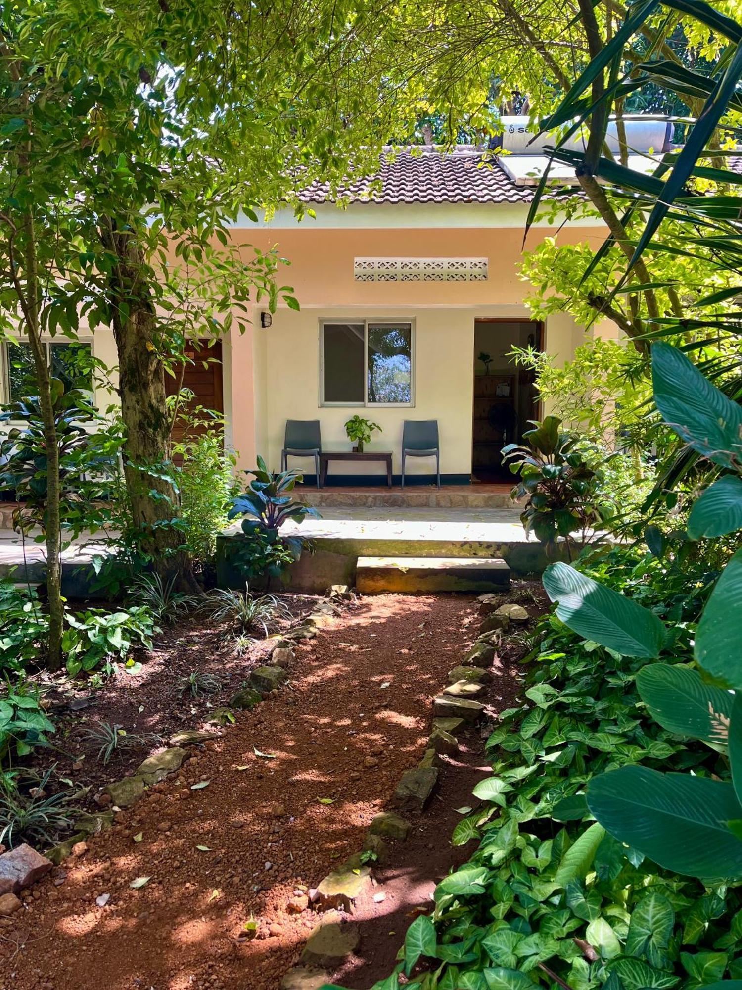 Viavia Entebbe Hotel Ngoại thất bức ảnh