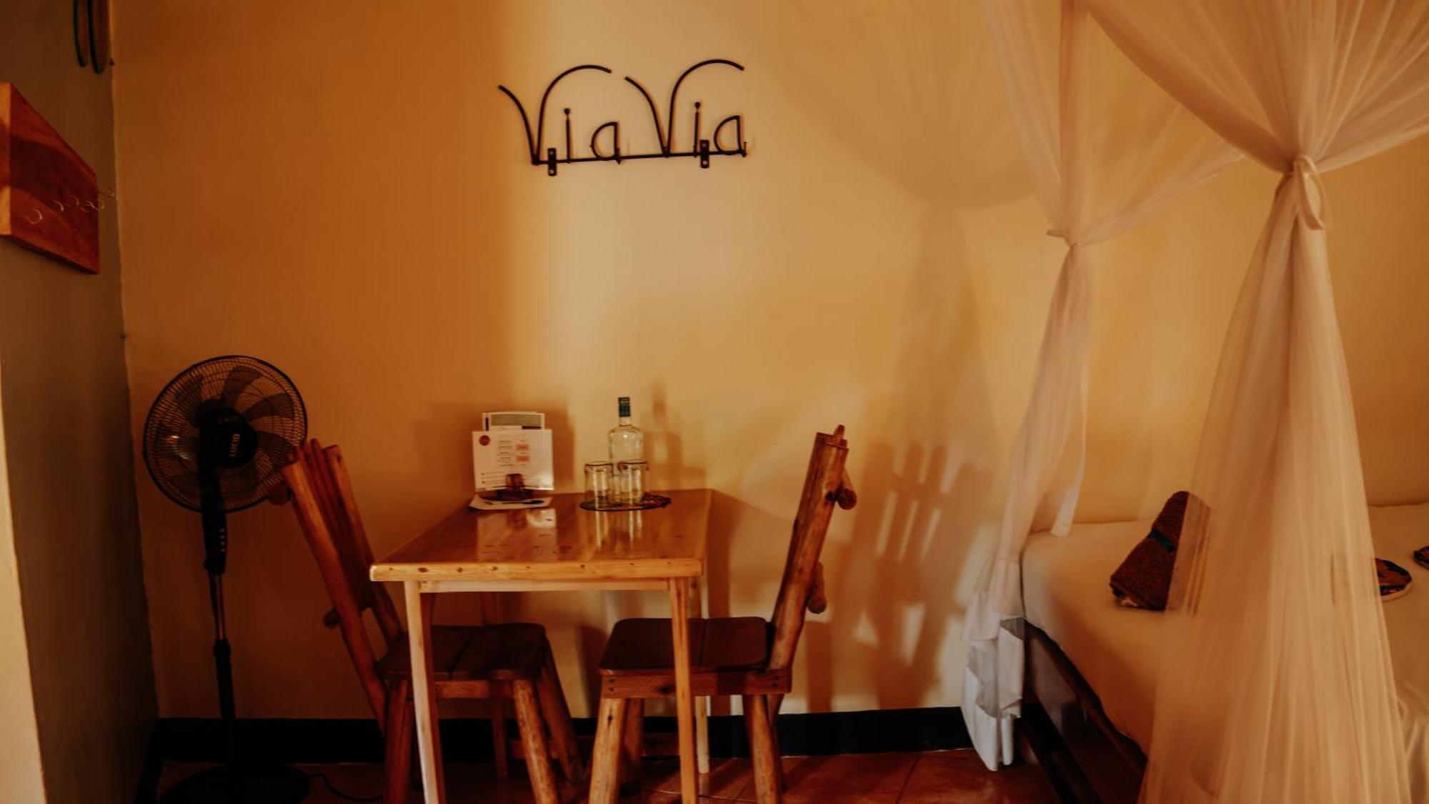 Viavia Entebbe Hotel Ngoại thất bức ảnh